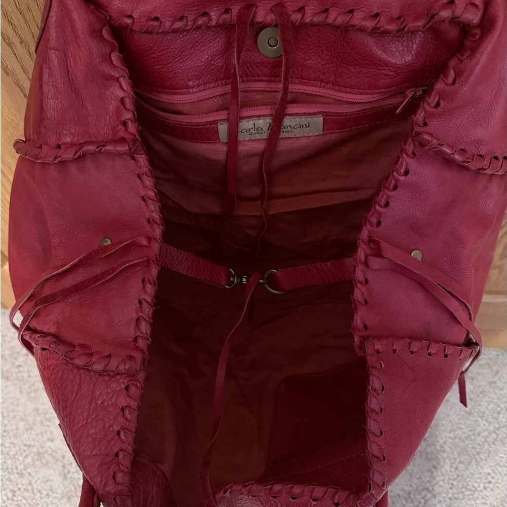 Vintage Chic Red Leather Shoulder Bag - Picture 3 of 6